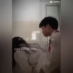 Clip sex cặp đôi hs khăn quảng đỏ doggy trong nhà vệ sinh của trường