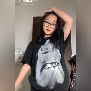 Idol Tiktok Nguyễn Ngọc Tố Như (nngtnhu) bú cu chịch nhau trong nhà nghỉ với bạn trai