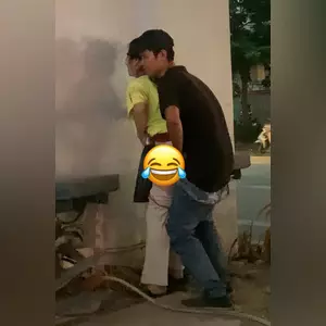 Cặp đôi phệt nhau ngay dưới chân cầu vượt Hà Nội, a/c thật là đẳng cấp