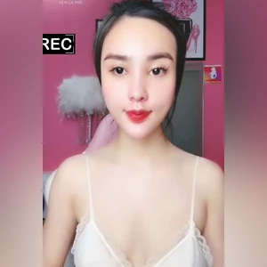 Em gái xinh xắn show hàng mỗi tội vú hơi bé -  jenny_baby